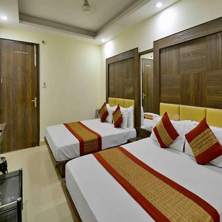 Family Spot Hotel New Delhi Exterior photo