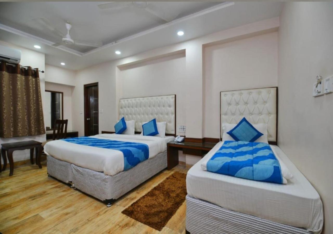 Family Spot Hotel New Delhi Exterior photo