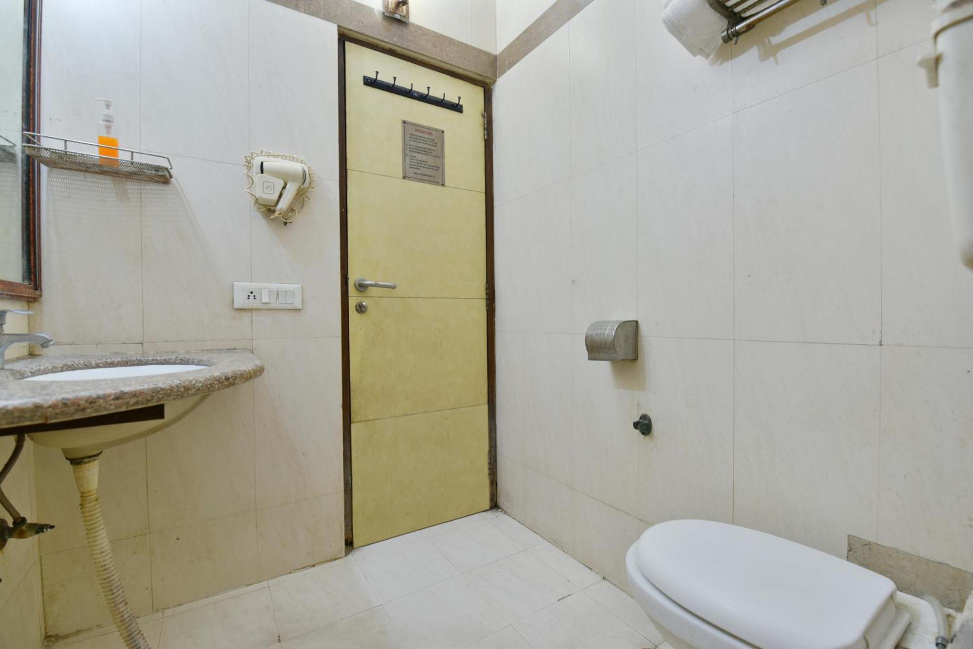 Family Spot Hotel New Delhi Exterior photo
