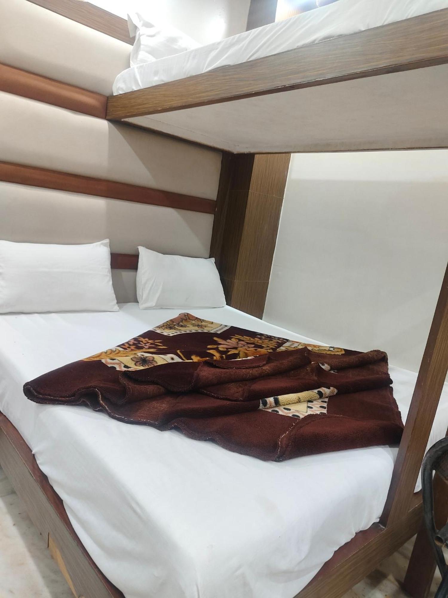 Family Spot Hotel New Delhi Exterior photo