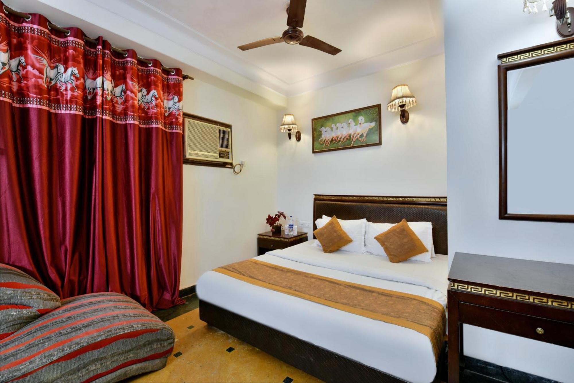 Family Spot Hotel New Delhi Exterior photo