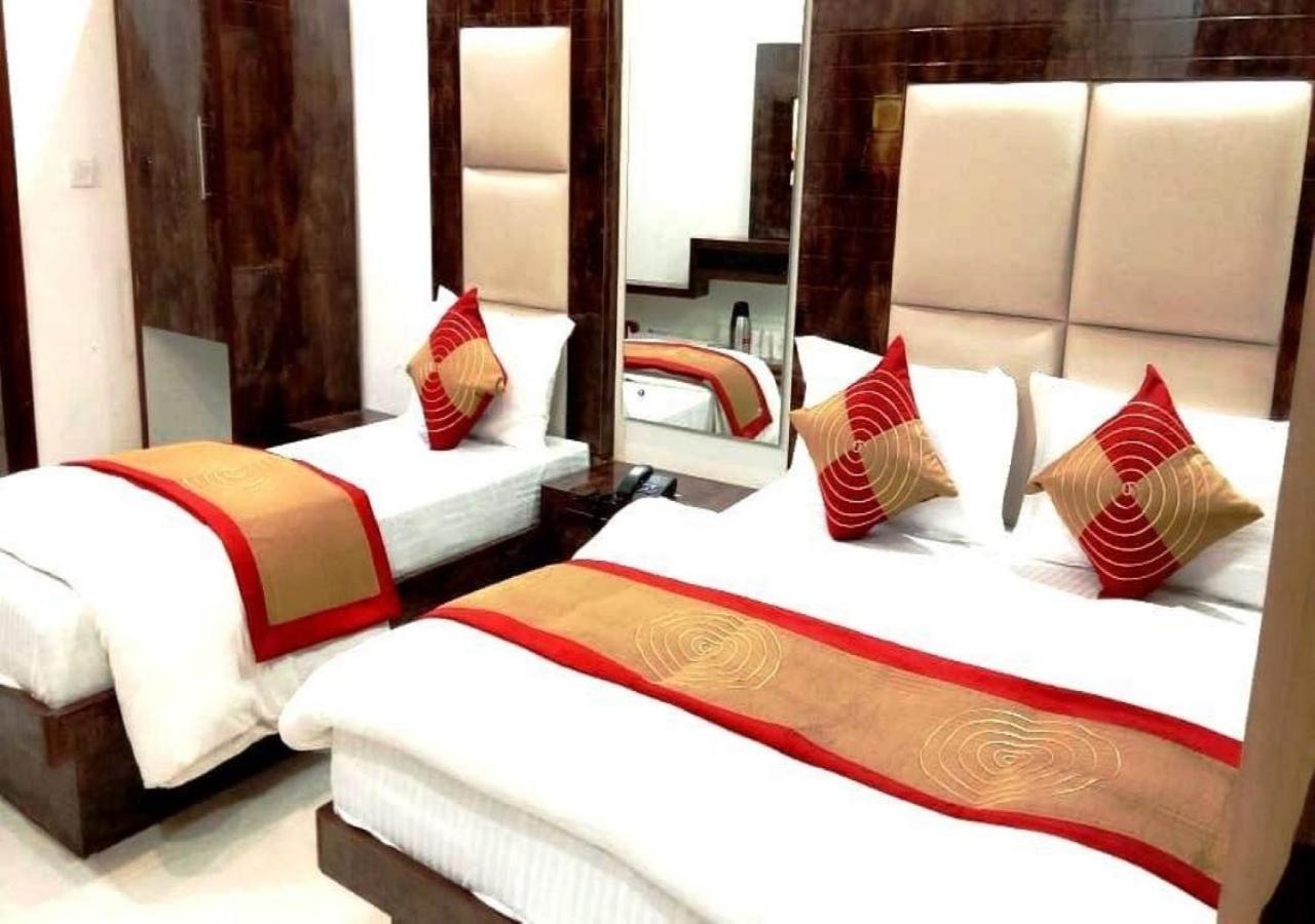 Family Spot Hotel New Delhi Exterior photo