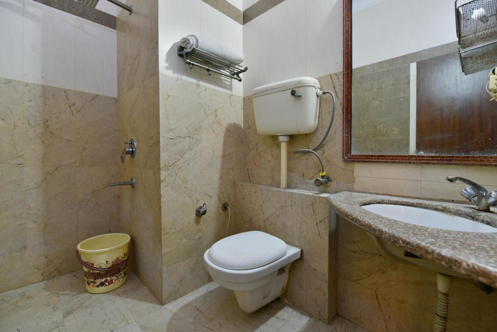 Family Spot Hotel New Delhi Exterior photo