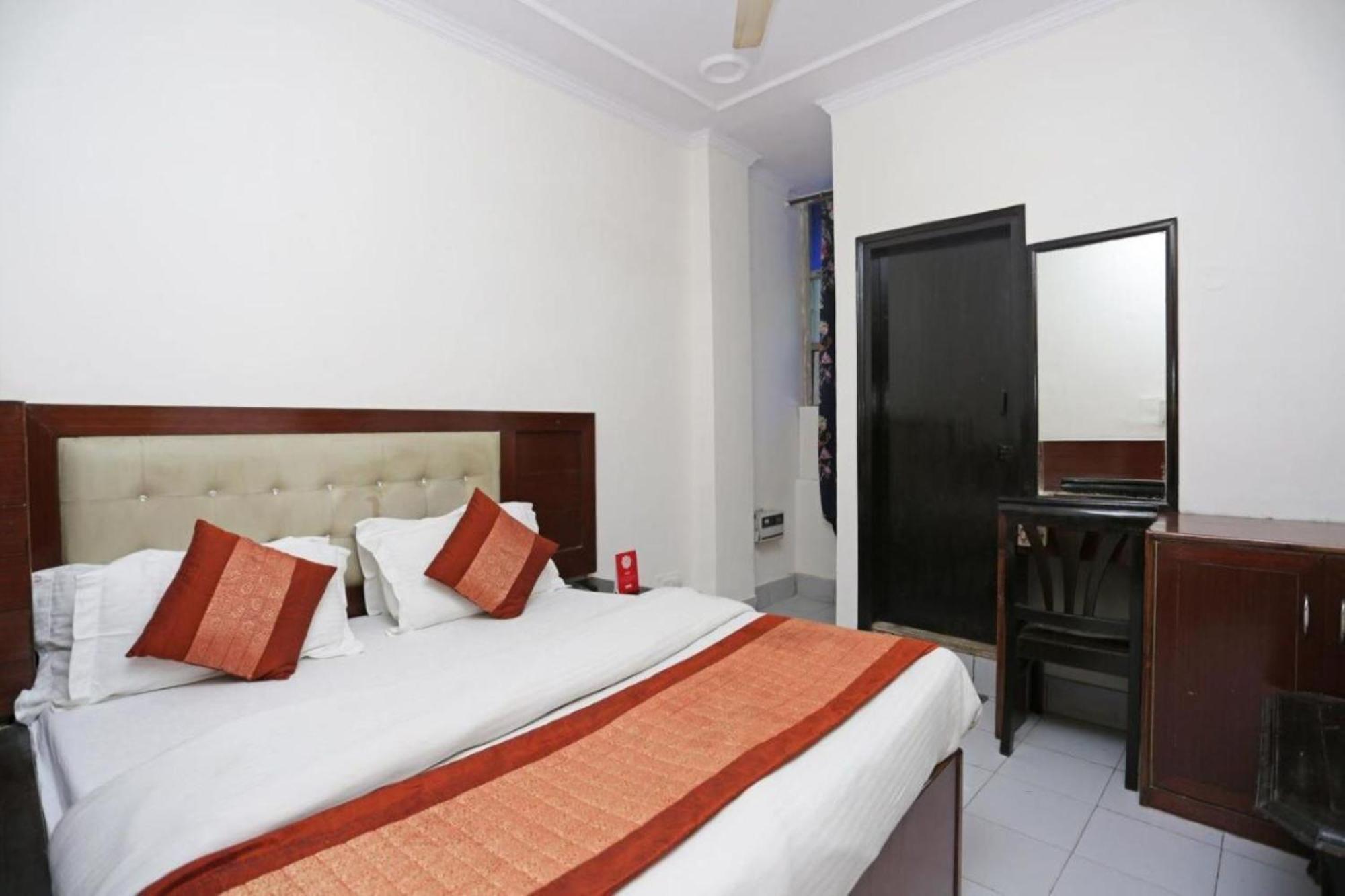 Family Spot Hotel New Delhi Exterior photo