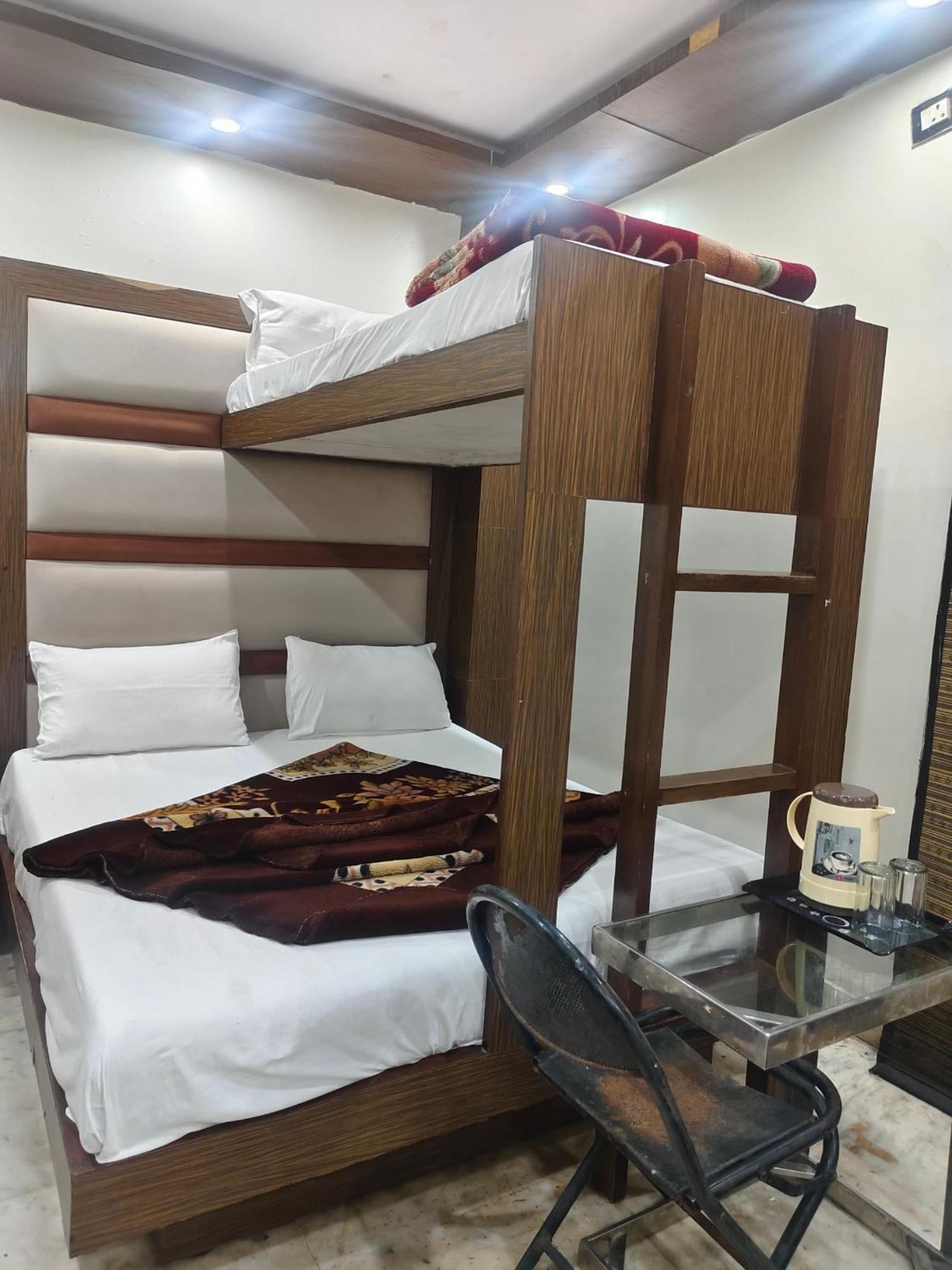 Family Spot Hotel New Delhi Exterior photo