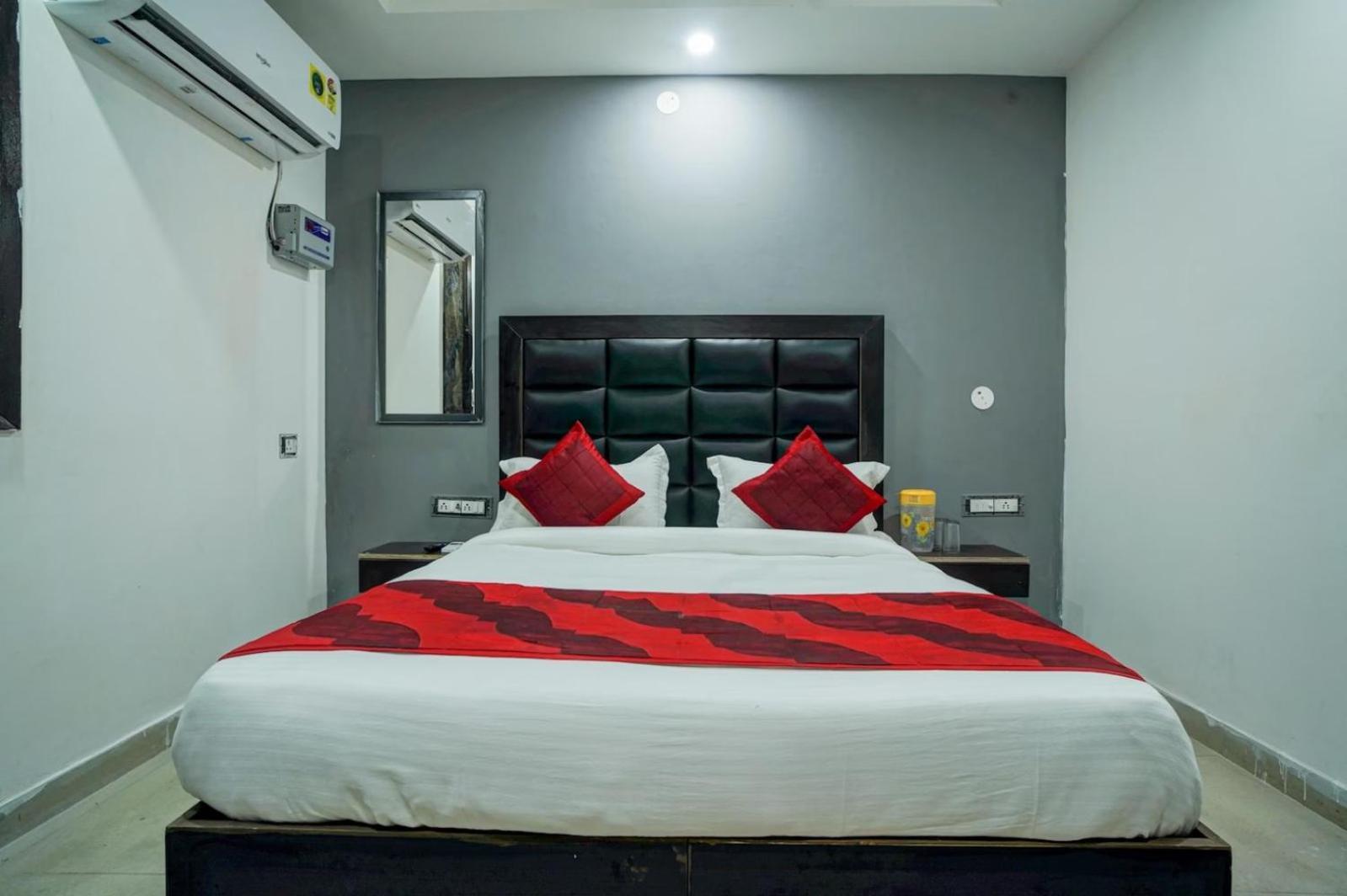 Family Spot Hotel New Delhi Exterior photo