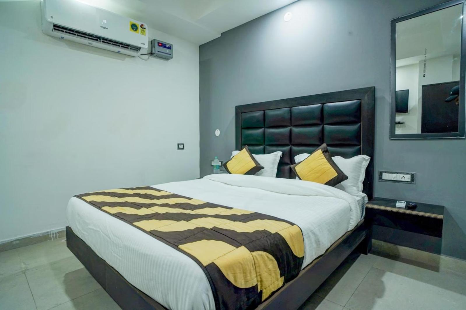 Family Spot Hotel New Delhi Exterior photo