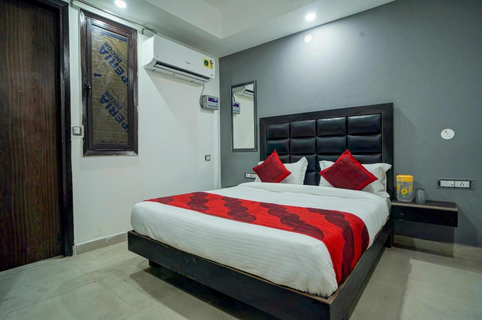 Family Spot Hotel New Delhi Exterior photo