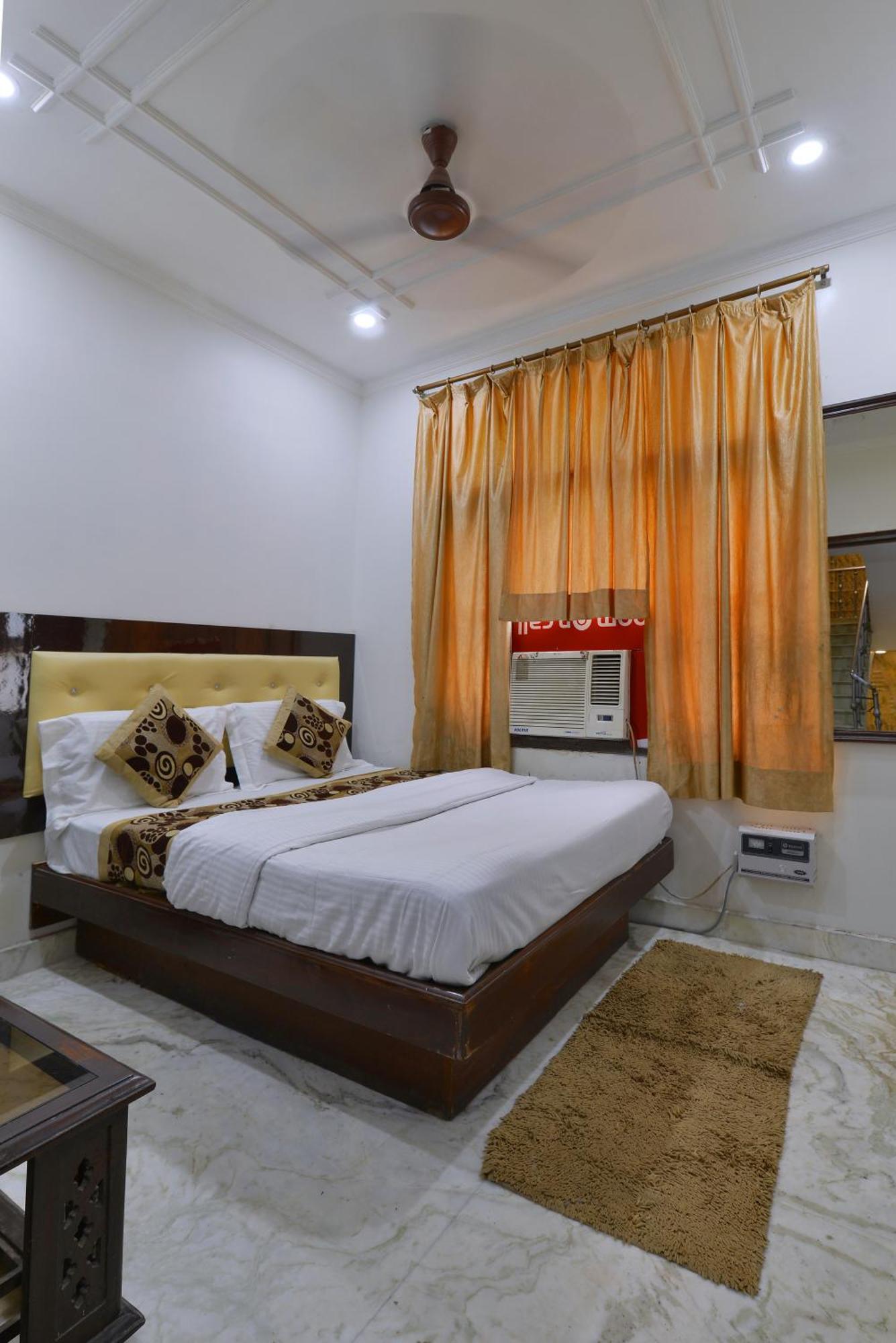 Family Spot Hotel New Delhi Exterior photo