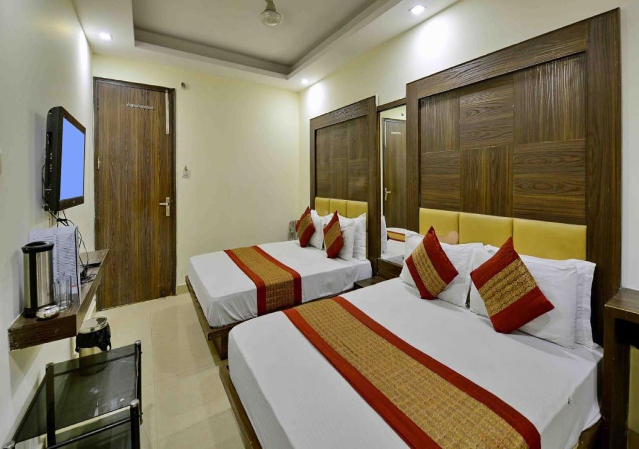 Family Spot Hotel New Delhi Exterior photo