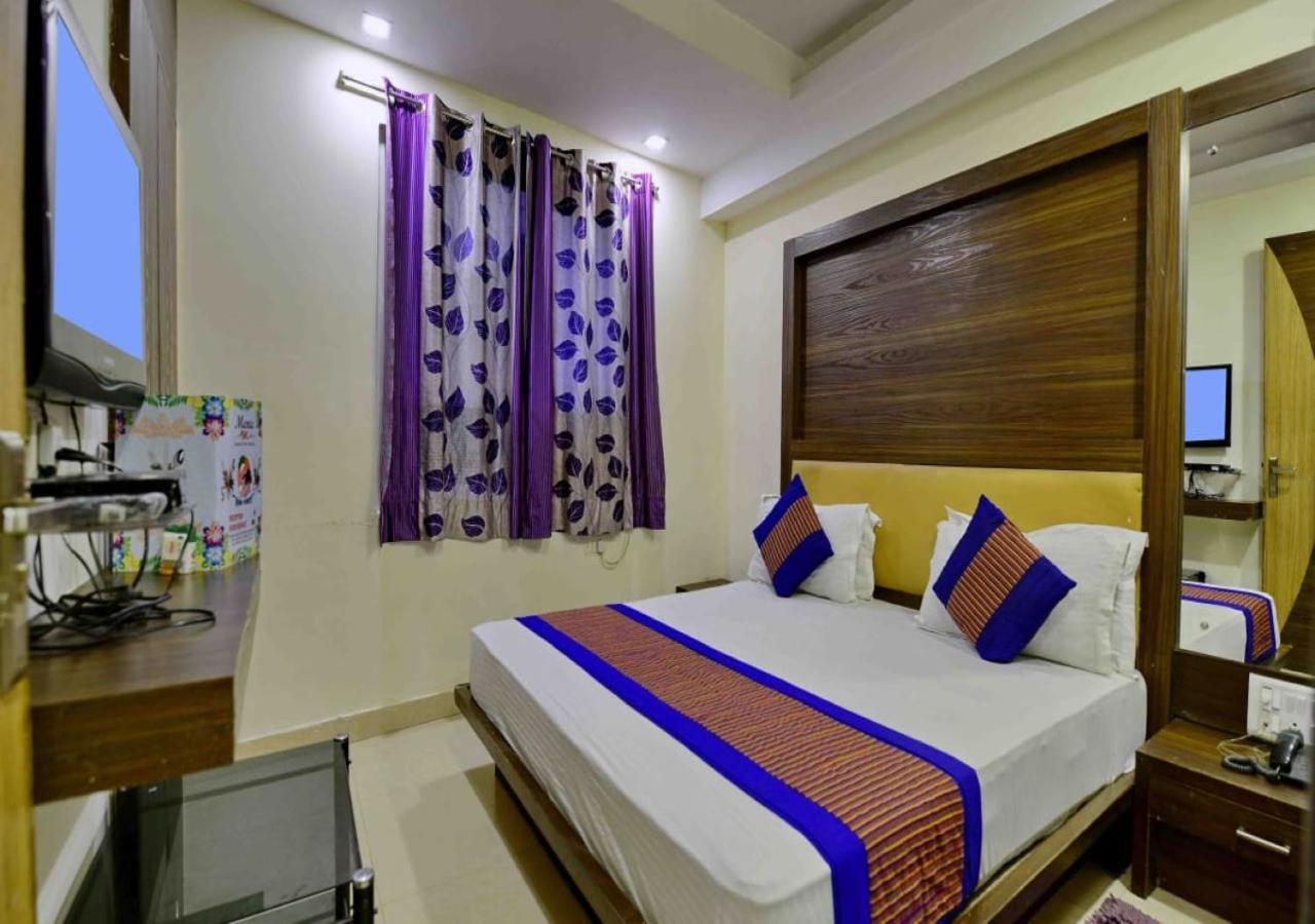 Family Spot Hotel New Delhi Exterior photo